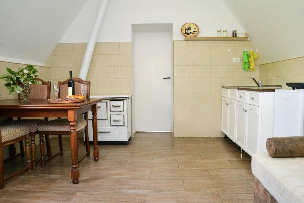 Grandma'S Hut Villa Niksic Ngoại thất bức ảnh