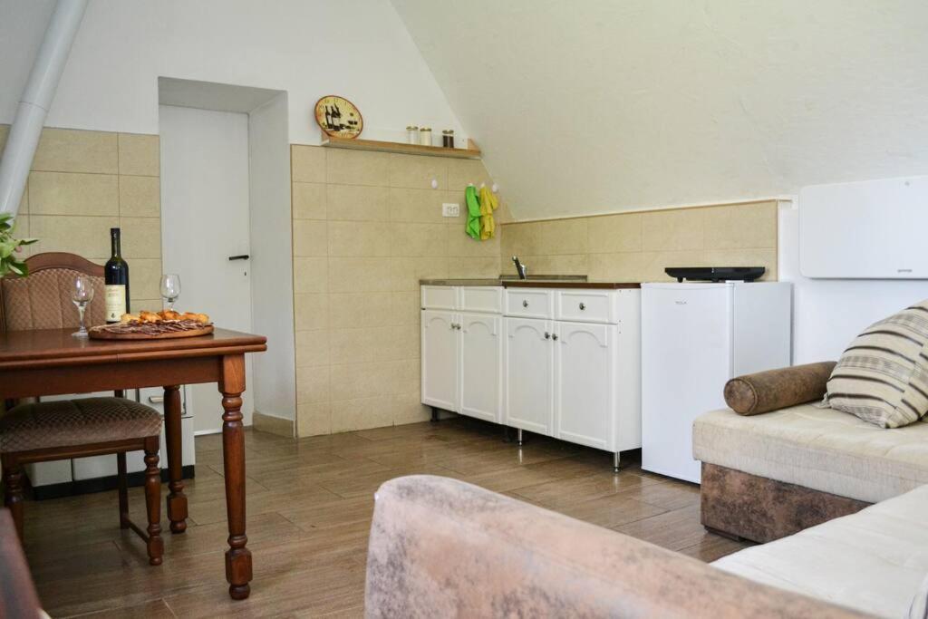 Grandma'S Hut Villa Niksic Ngoại thất bức ảnh