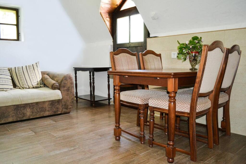 Grandma'S Hut Villa Niksic Ngoại thất bức ảnh